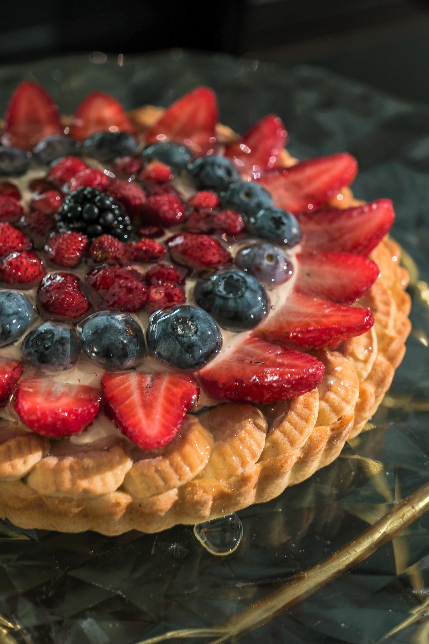 Dolce con frutta fresca