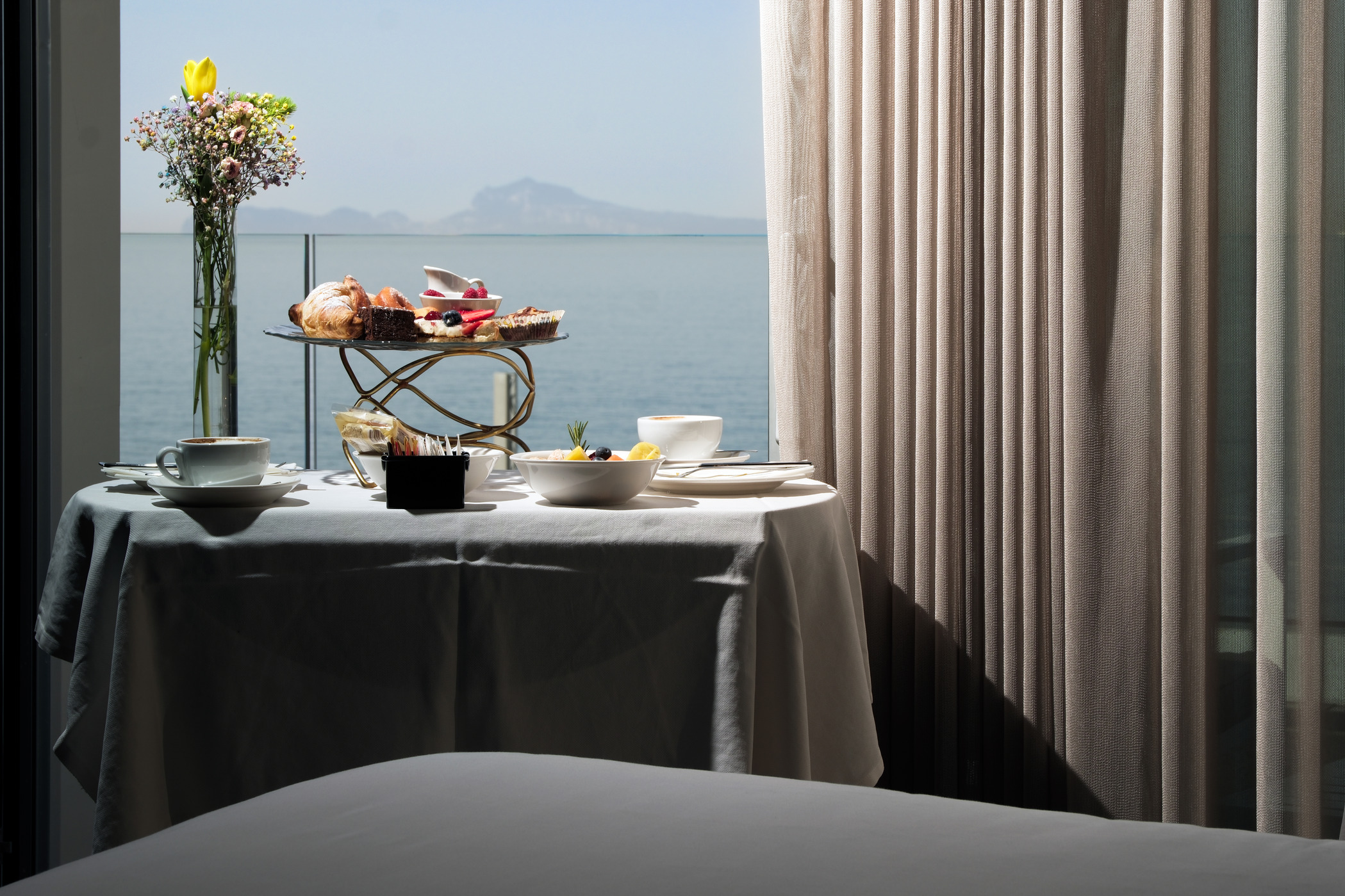 Colazione in camera con vista Capri