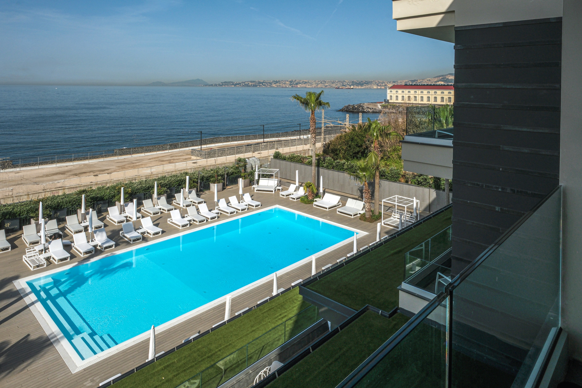 Balconcino con vista piscina